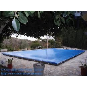 Toldo protector de piscina